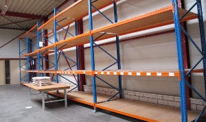 Gouden sieraden in een hand